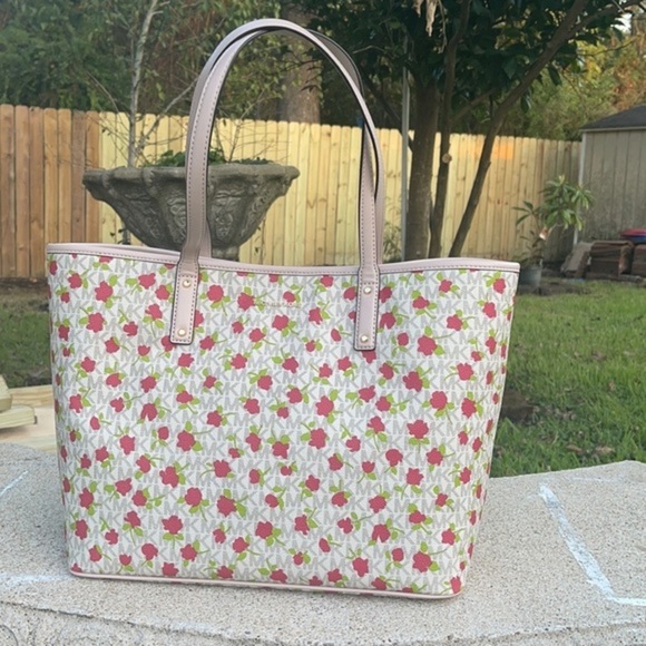 Micheal kors tote - Picture 3 of 7